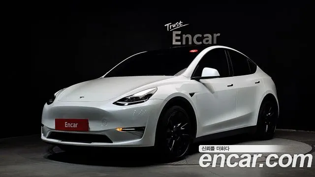 Tesla Y AWD