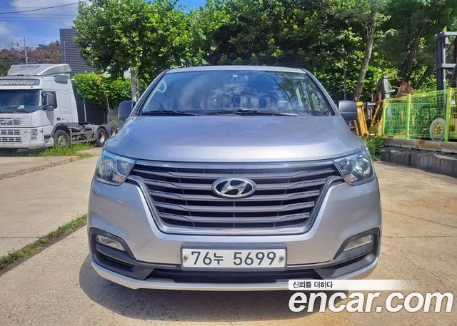 Hyundai The New Grand Starex 12