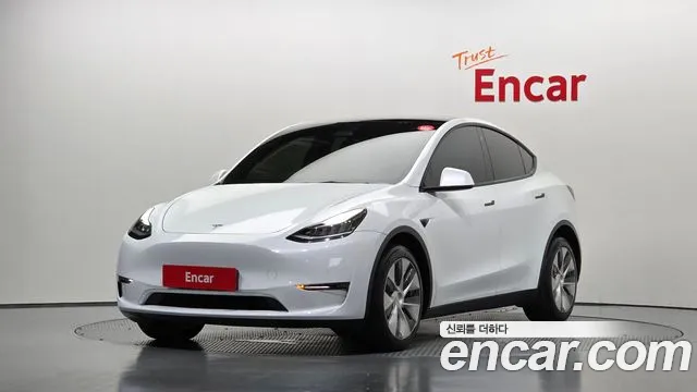 Tesla Y AWD