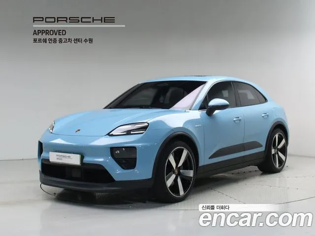 Porsche Macan EV 4