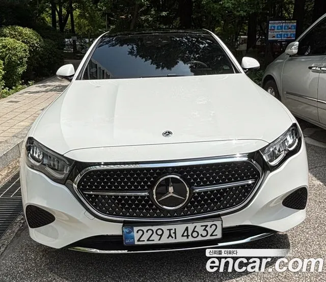 Mercedes-Benz E- W214 E200