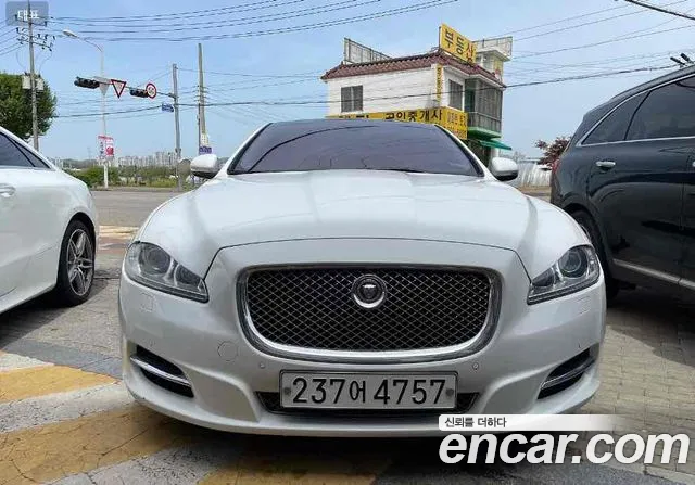 Jaguar All New XJ 2.0 Luxury LWB X351