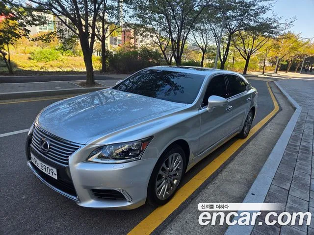 Lexus LS600 hL 5 Ottoman XF40