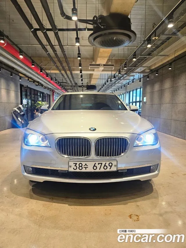 BMW 7 (F01) 740i
