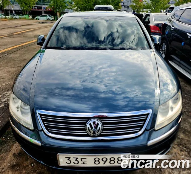 Volkswagen W12 6.0 LWB VW611