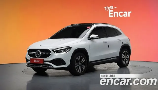Mercedes-Benz GLA- H247 GLA220