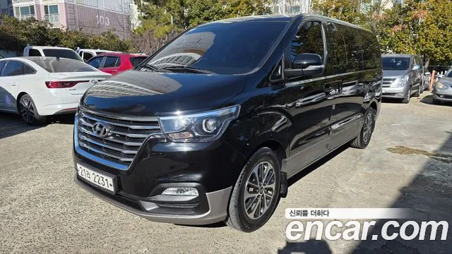 Hyundai The New Grand Starex 9 Exclusive