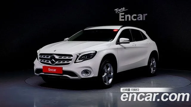 Mercedes-Benz GLA- X156 GLA220