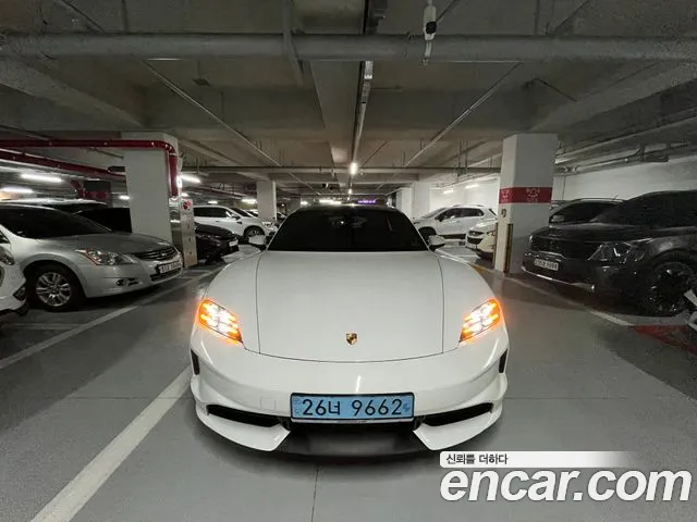 Porsche Taycan 4S