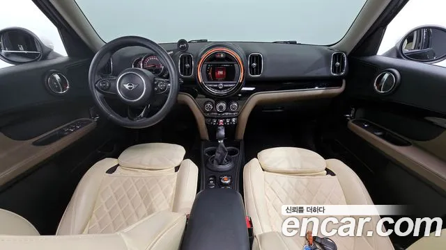MINI Cooper Countryman Base 2