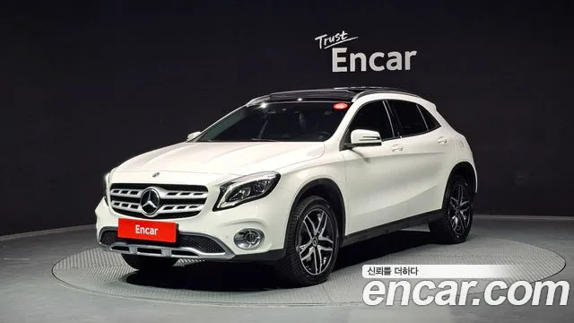 Mercedes-Benz GLA- X156 GLA220 Premium