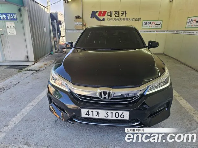 Honda Accord 2.0 Hybrid 9