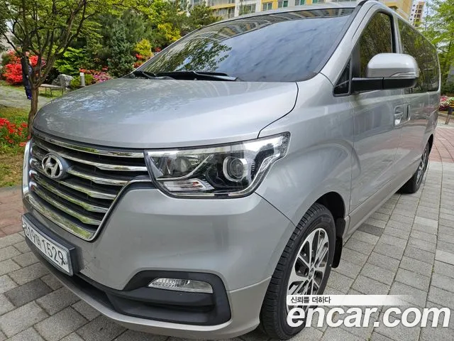 Hyundai The New Grand Starex 9 Exclusive