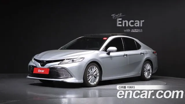 Toyota Camry (XV70) 2.5