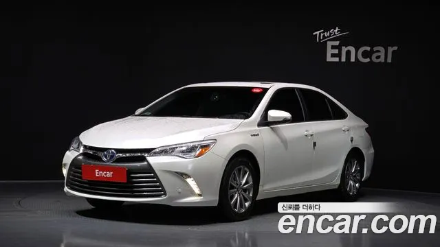 Toyota Camry Hybrid XLE