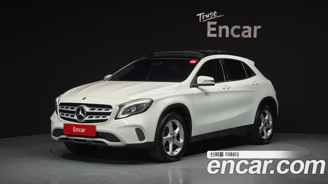 Mercedes-Benz GLA- X156 GLA220