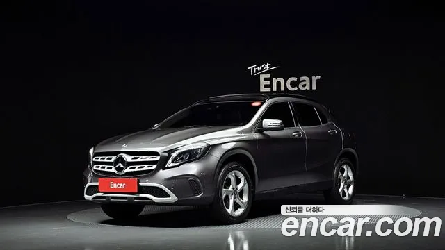 Mercedes-Benz GLA- X156 GLA220