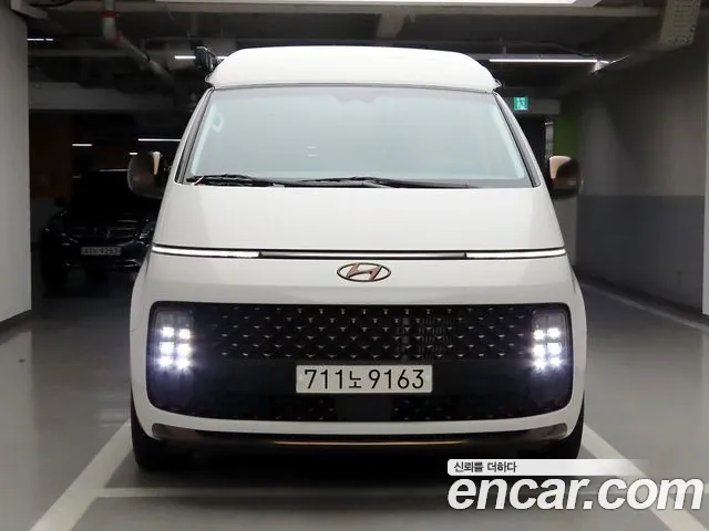 Hyundai Staria 2WD Prestige 4