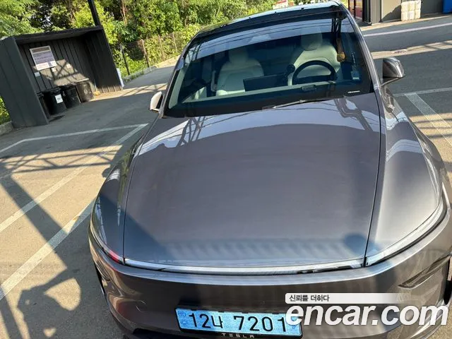 Tesla Y AWD