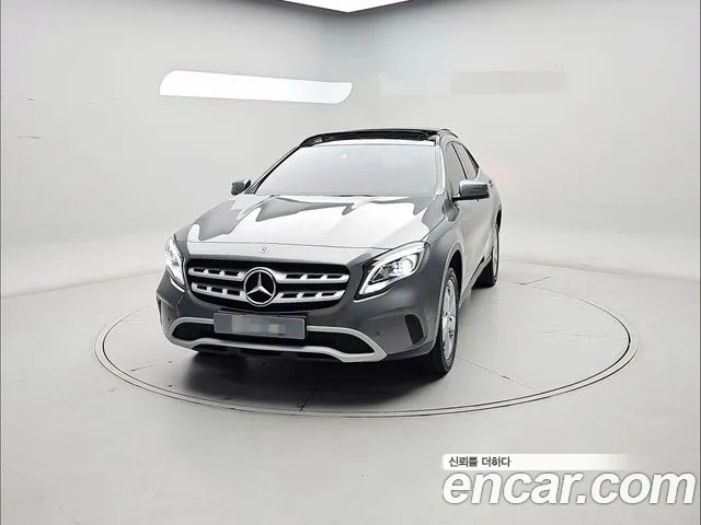 Mercedes-Benz GLA- X156 GLA220