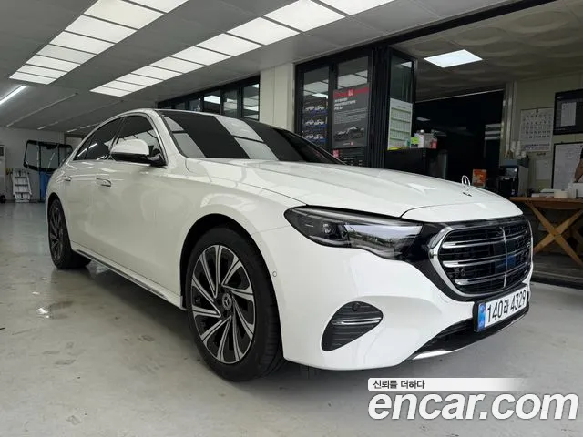 Mercedes-Benz E- W214 E300 4MATIC Exclusive