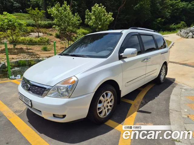 Kia Carnival R Carnival GLX Premium