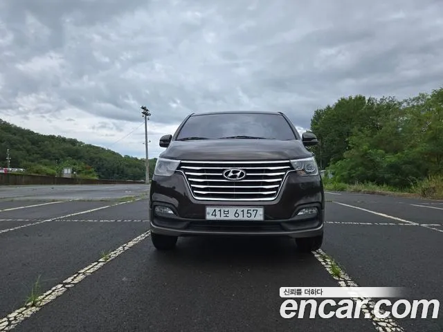 Hyundai The New Grand Starex 4WD 9 Exclusive