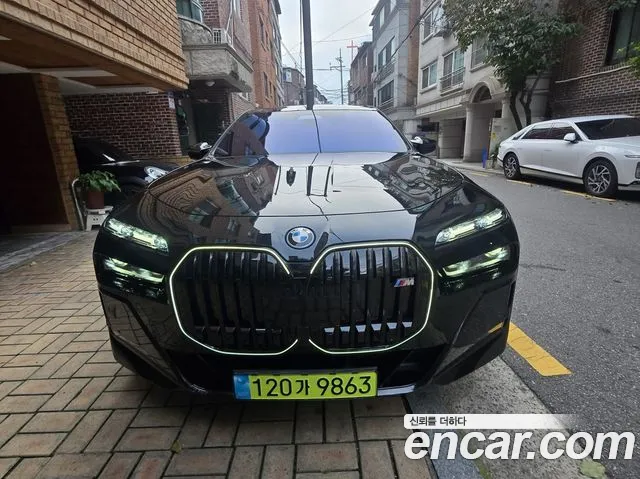 BMW i7 (G70) M70 xDrive