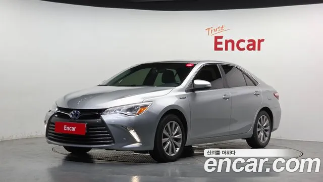 Toyota Camry Hybrid XLE