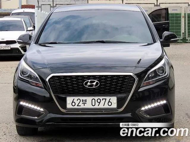 Hyundai LF Sonata Hybrid 2.0 HEV