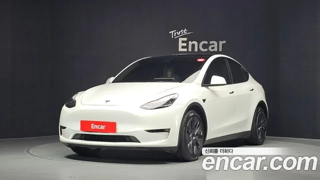 Tesla Y AWD
