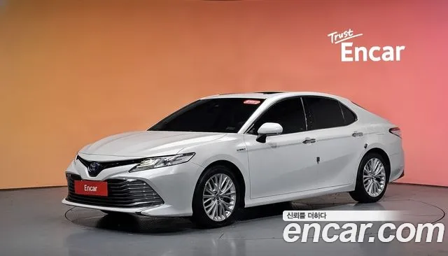 Toyota Camry (XV70) 2.5 XLE Hybrid