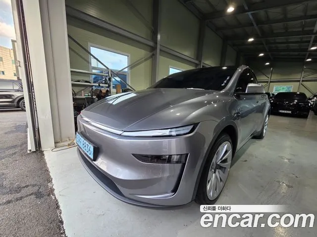 Tesla Y AWD