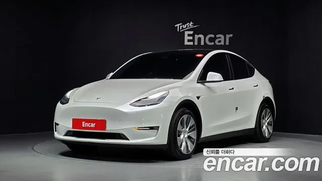 Tesla Y AWD