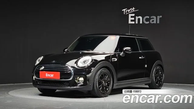 MINI Cooper Base 3