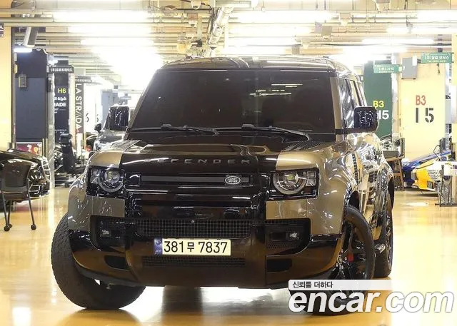 Land Rover Defender (L663) 110 P400 X