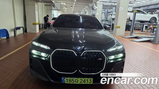 BMW i7 (G70) M70 xDrive M