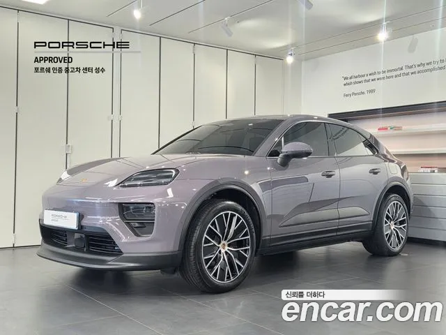 Porsche Macan EV 4
