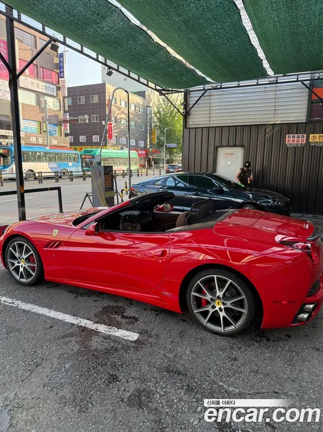 Ferrari 4.3 V8
