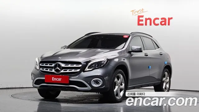Mercedes-Benz GLA- X156 GLA220