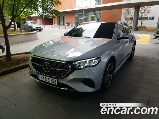 Mercedes-Benz E- W214 E200