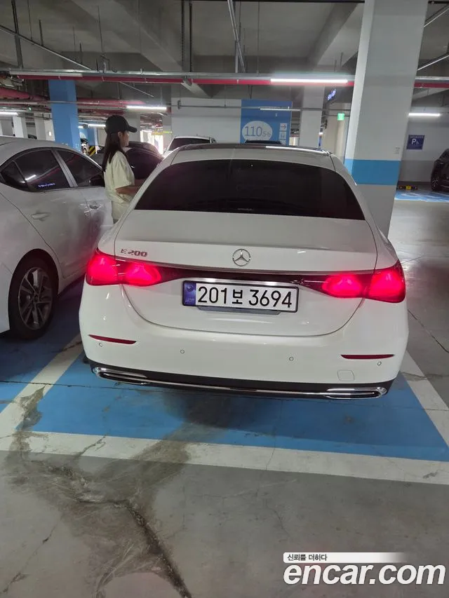 Mercedes-Benz E-Class W214 E200