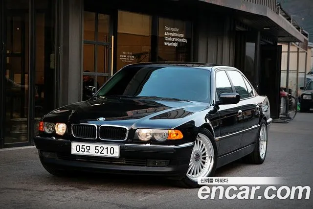 BMW 7 Series 740 iL E38