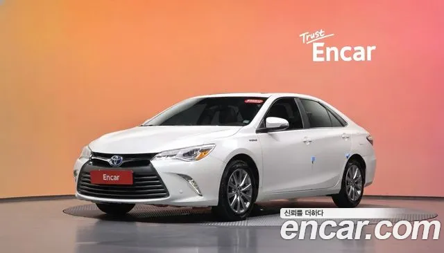 Toyota New Camry Hybrid XLE