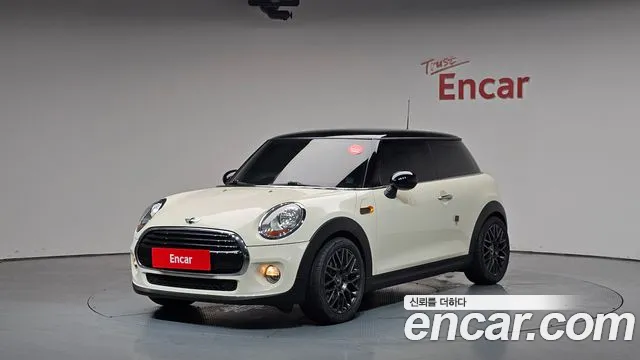 MINI Cooper Base 3