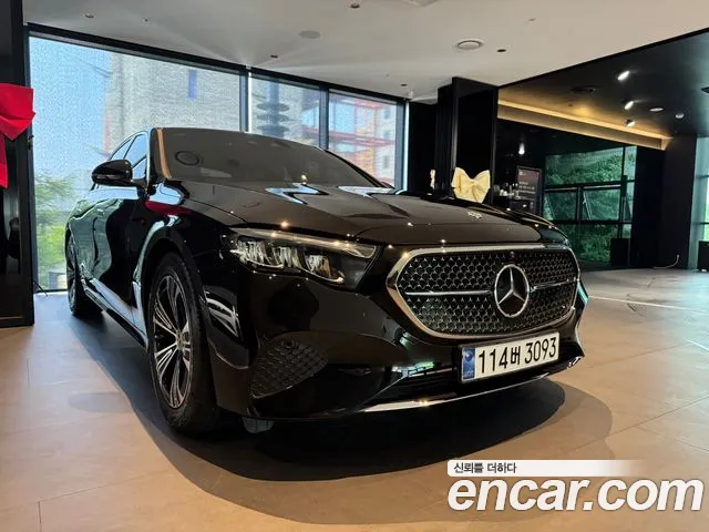 Mercedes-Benz E- W214 E200
