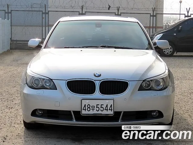 BMW 5 (E60) 530i