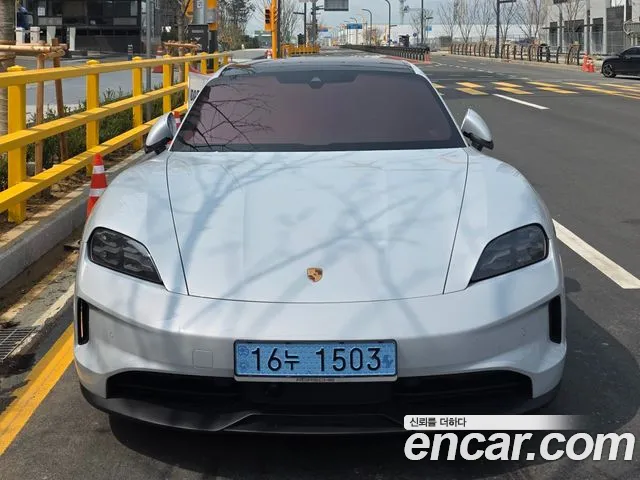 Porsche Taycan 4