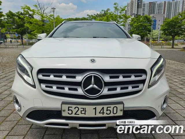 Mercedes-Benz GLA- X156 GLA220