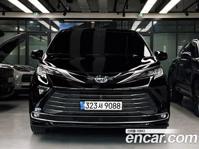 Toyota 4 2.5 Hybrid AWD